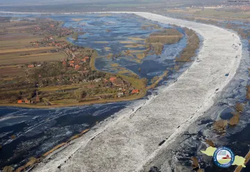 023 Eisgang Elbe Februar2012