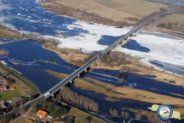 010 Eisgang Elbe Februar2012